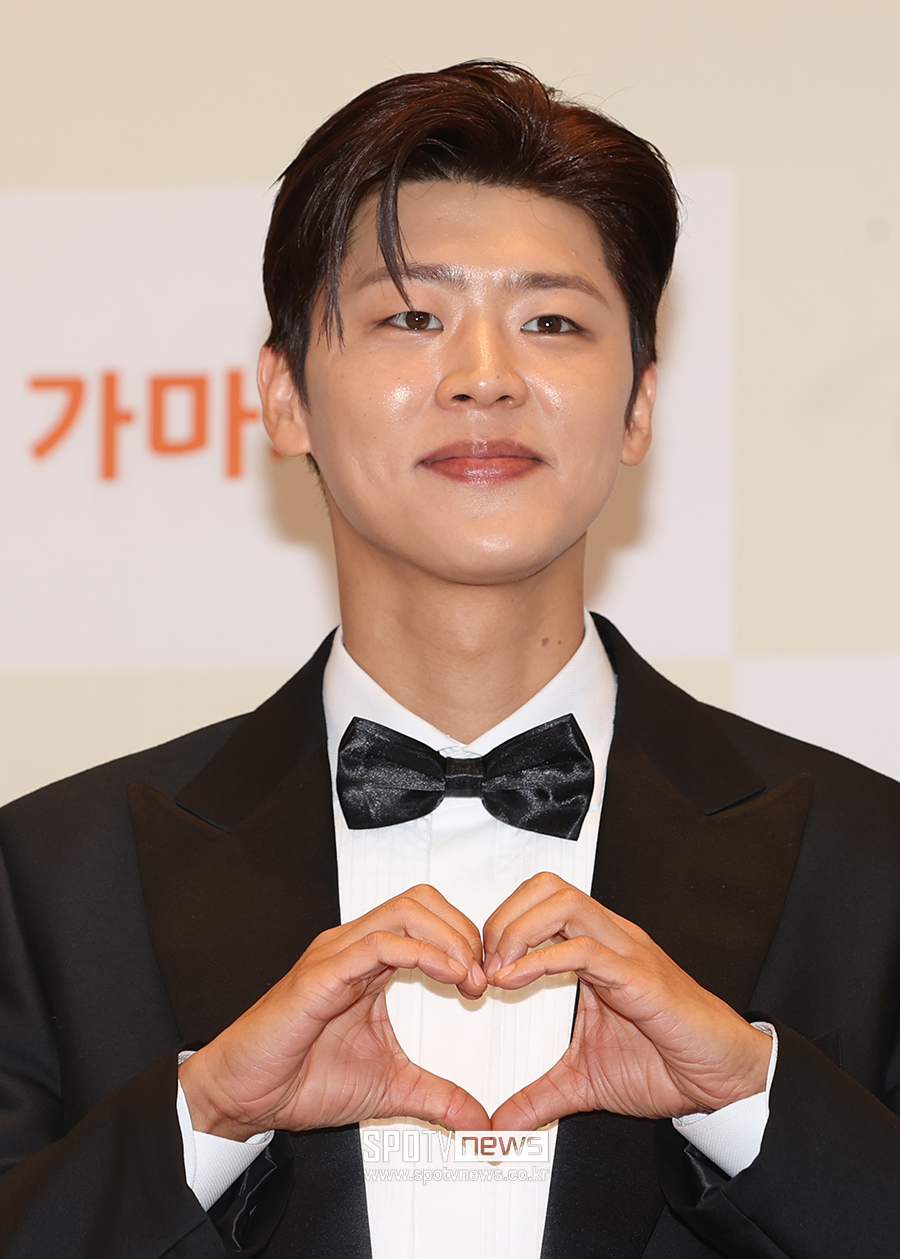 [포토S] 박지현, '수줍은 하트'