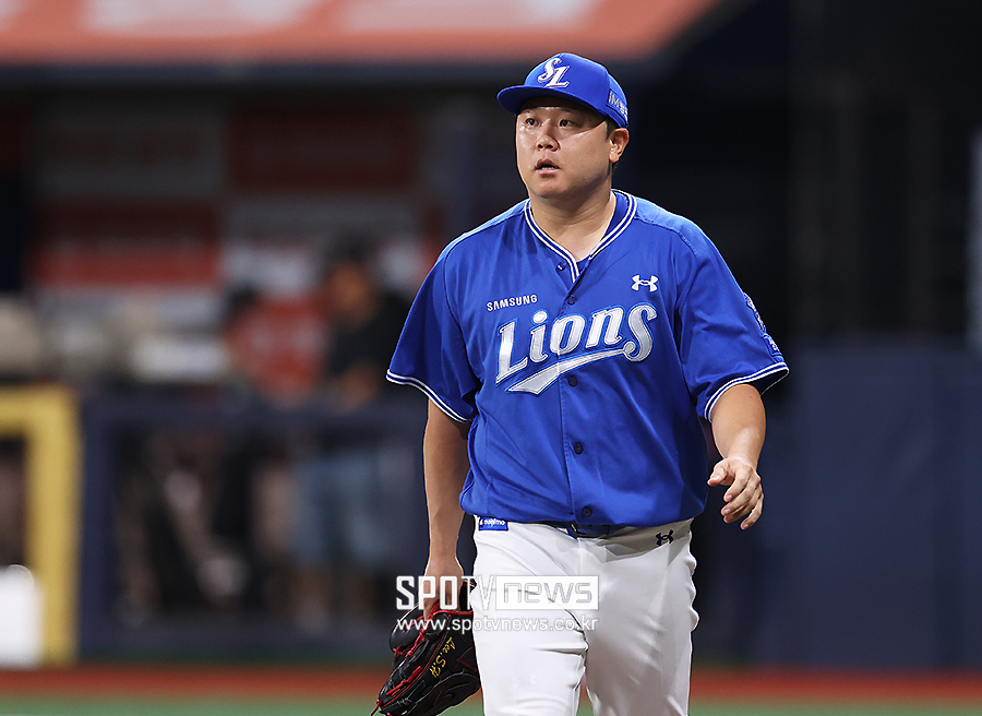 [포토S] 더그아웃 향하는 이승현