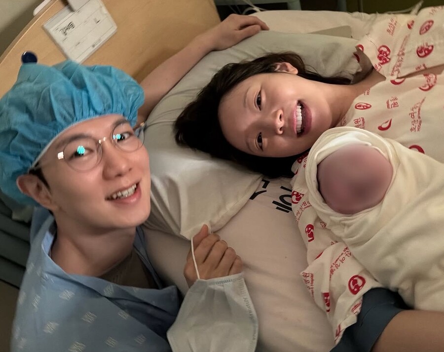 '하시4' 김지영, 출산 직후 3인 가족사진…"초고속 회복, 자연분만 덕분"[전문]