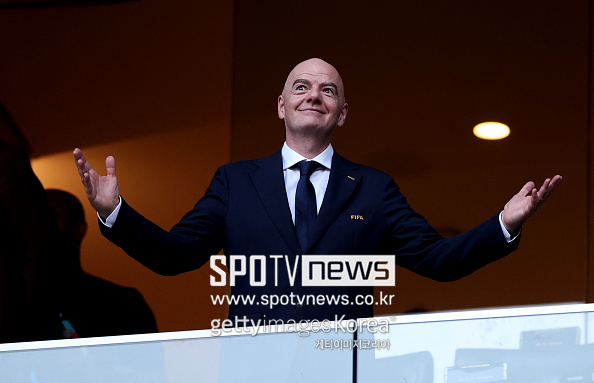 "FIFA 회장, 당장 물러나라"...스페인 라리가 테바스 회장, 인판티노 향해 강도 높은 비판