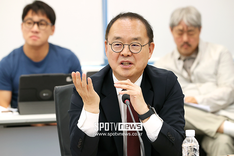 정몽규 떠난 KFA, 이용수가 키 잡았다…축구협회장 직무대행 공식 승인→차기 선거·개혁 시계 속도 낼까