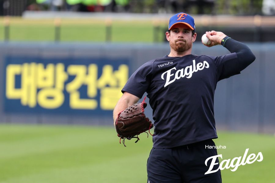 한화 후반기 대반격 카드가 왔다! 새 외인 선수단 합류, 등판 시점도 멀지 않았다