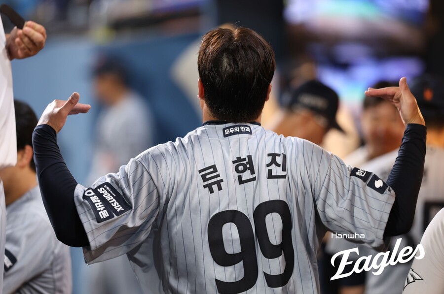 류현진 8시즌 연속 100이닝, '천적' LG 상대로 달성하나…김경문 감독이 본 류현진 교체 시점은