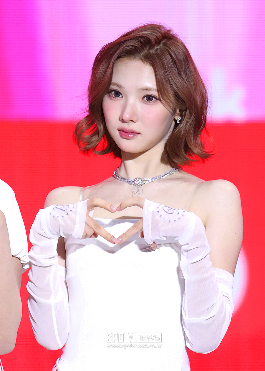 [포토S] 하츠투하츠 지우, '아름다운 직각 어깨 라인'