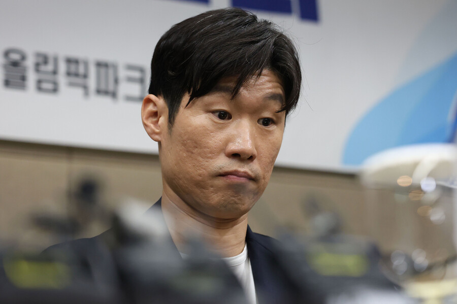 박지성·이영표 비판→“유기견 봉사 때문에 못 간다” 정몽규 감싼 축구협회장, 채택 6시간 만에 청문회 불출석