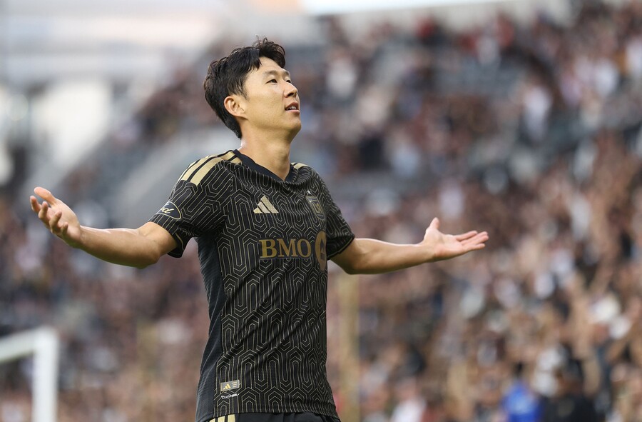 "손흥민만 선발된 것 정말 놀랍다" LAFC 감독 작심발언...손흥민 3호골→캔자스시티 4-0 격파 후 'MLS 올스타전' 묻자
