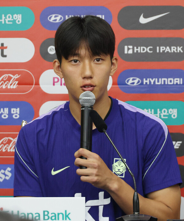 韓 축구 대박 터지나! '아기 몬스터' 향한 EPL 러브콜 한 달 넘게 활활…리버풀·첼시·뉴캐슬까지 관심→"동료 발 골절이 변수" 계약 1년 남은 미트윌란 매각 딜레마