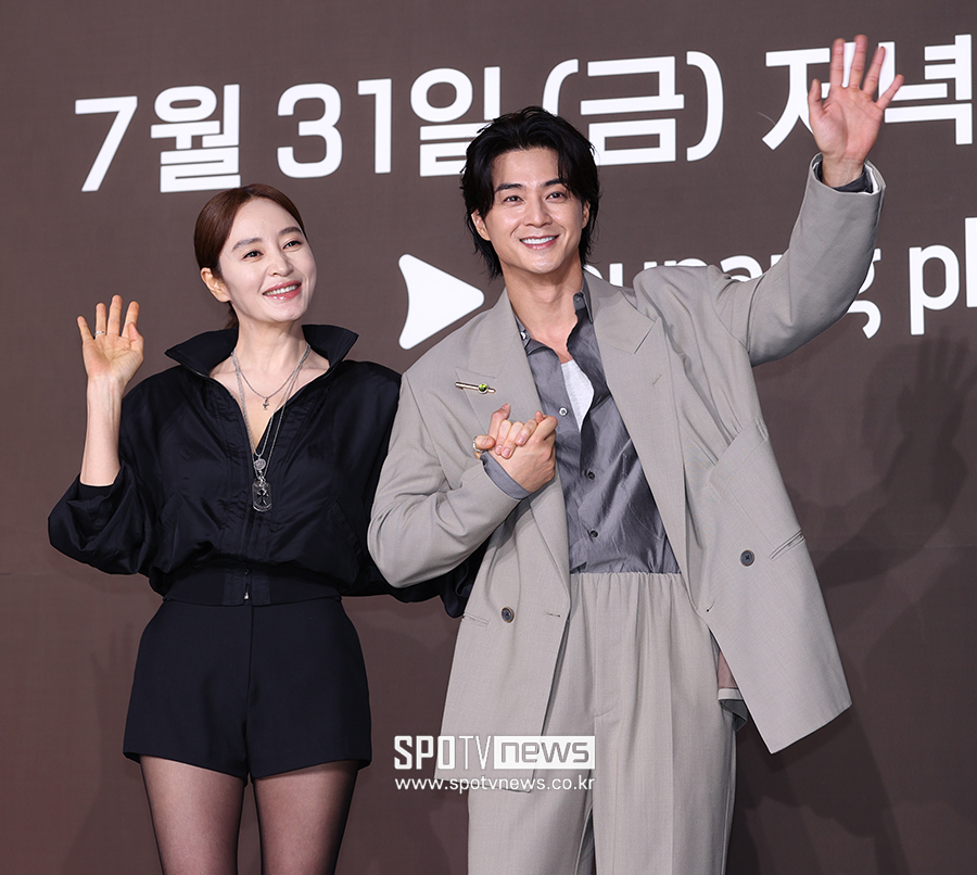 [포토S] 김혜수, '11살 연하 김지훈과 커플'