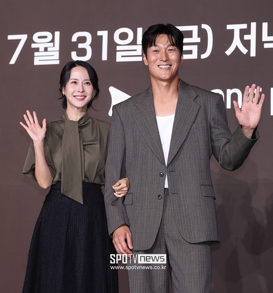 [포토S] 조여정-김재철, '설레는 키 차이'
