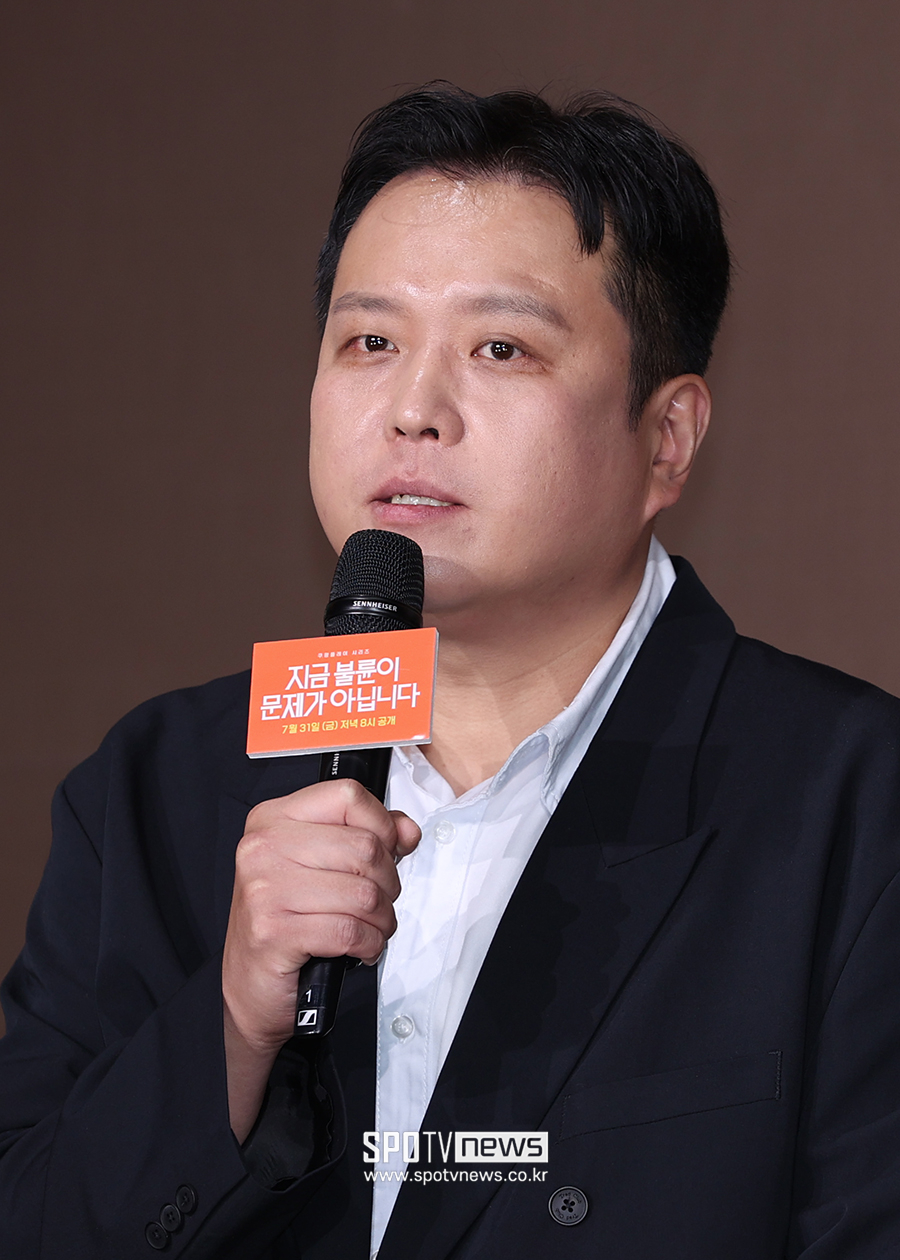 [포토S] 인사말 하는 이창희 감독