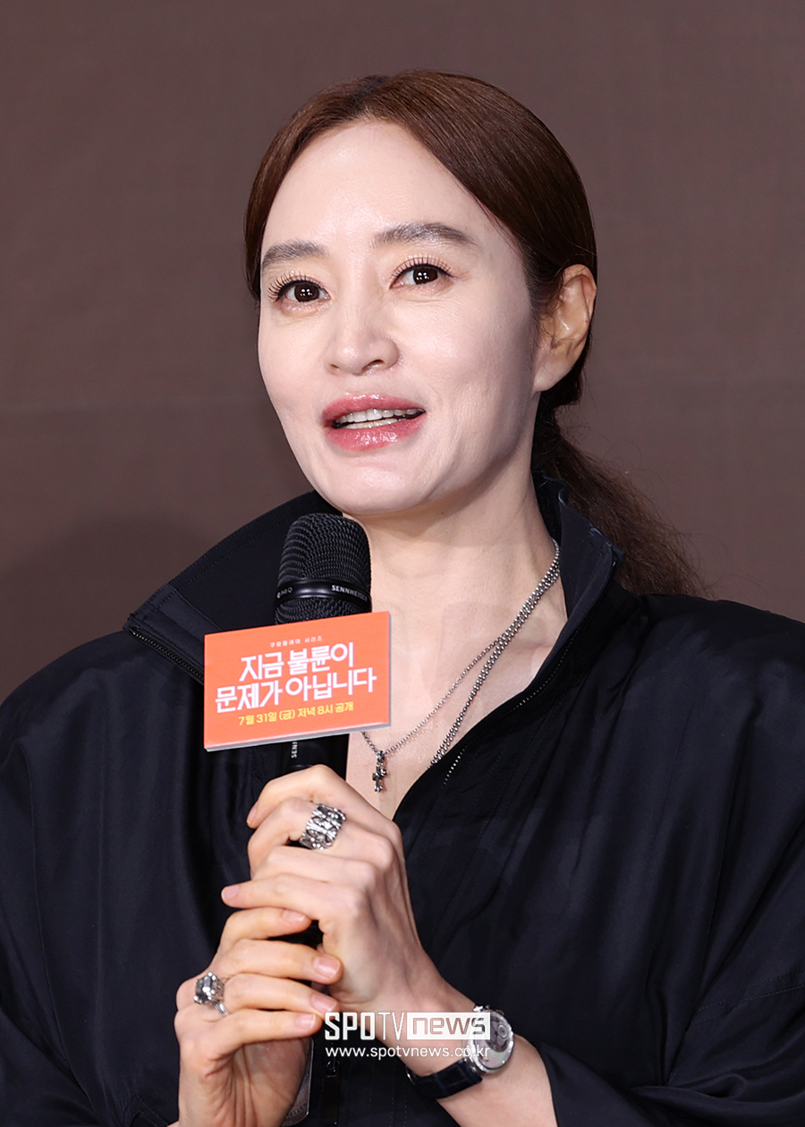 [포토S] 김혜수, '반쪽된 얼굴'