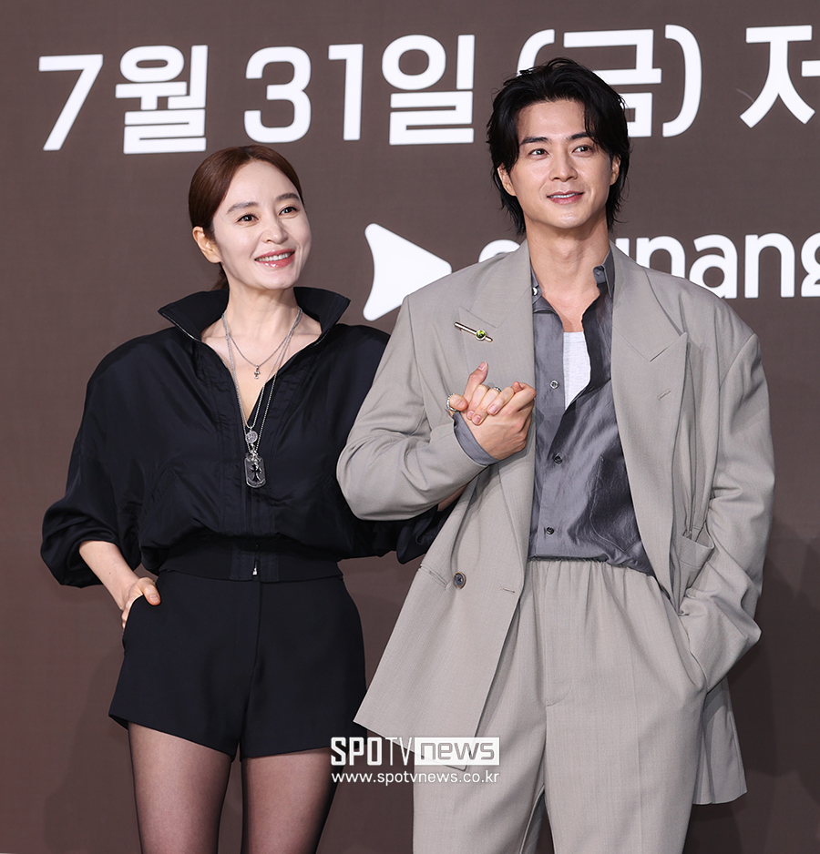 [포토S] 김혜수-김지훈, '손 꼭 잡고'