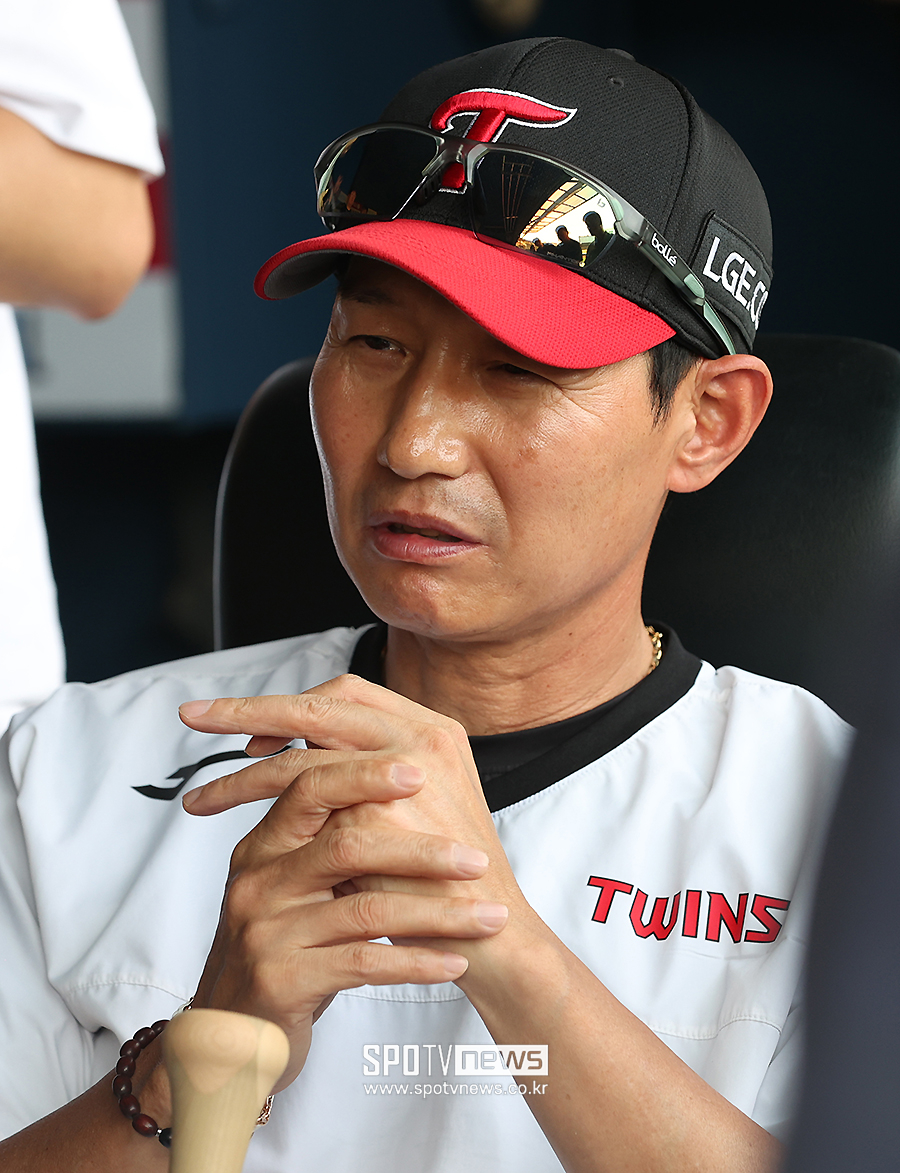 [포토S] 인터뷰 하는 염경엽 감독
