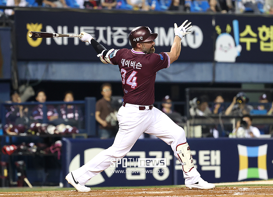 [포토S] 안타 날리는 데이비슨