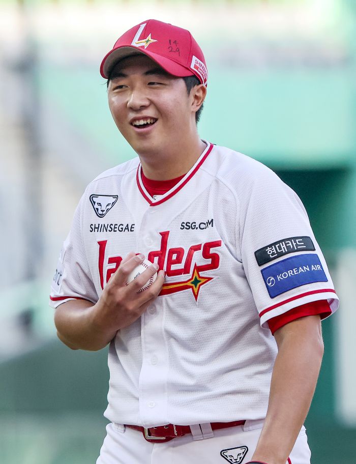 ▲ 내년 SSG 선발진의 한 자리를 책임질 것으로 기대를 모으는 김민준 ⓒSSG랜더스