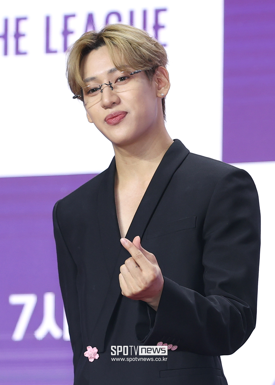 [포토S] 뱀뱀, '하트 뿅'