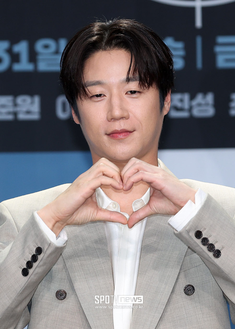 [포토S] 정준원, '하트 뿅'