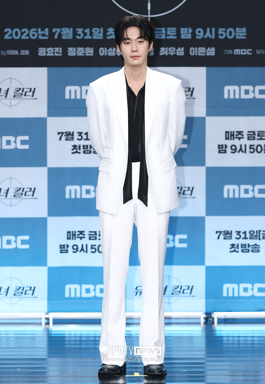 [포토S] 무진성, '돋보이는 화이트 슈트'