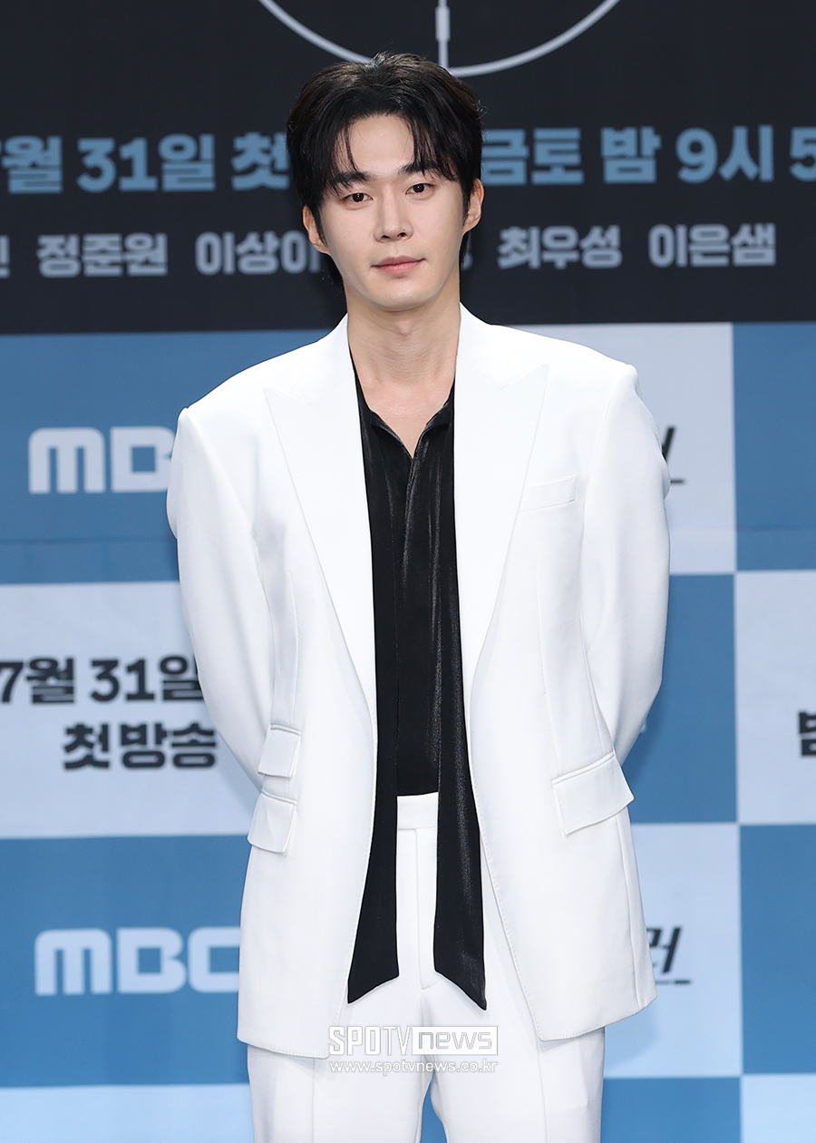 [포토S] 무진성, '날렵한 턱선'