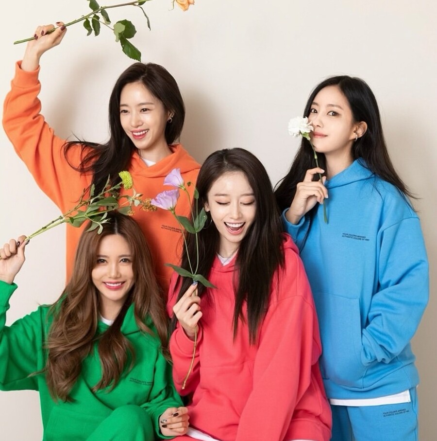 '황재균과 이혼' 지연, 티아라 17주년 단체사진 공개…여전한 비주얼
