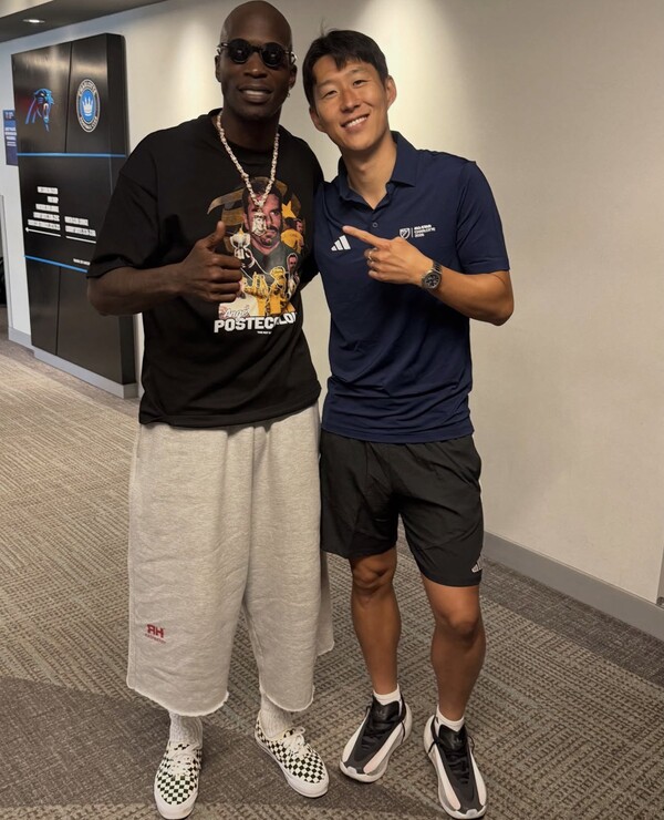 손흥민, NFL 레전드와 뜻밖의 혈연설…"5촌 증거까지 꺼냈다" 계통도 공개 웃음 선사→'쏘니와 사커' 향한 찐사랑 화제