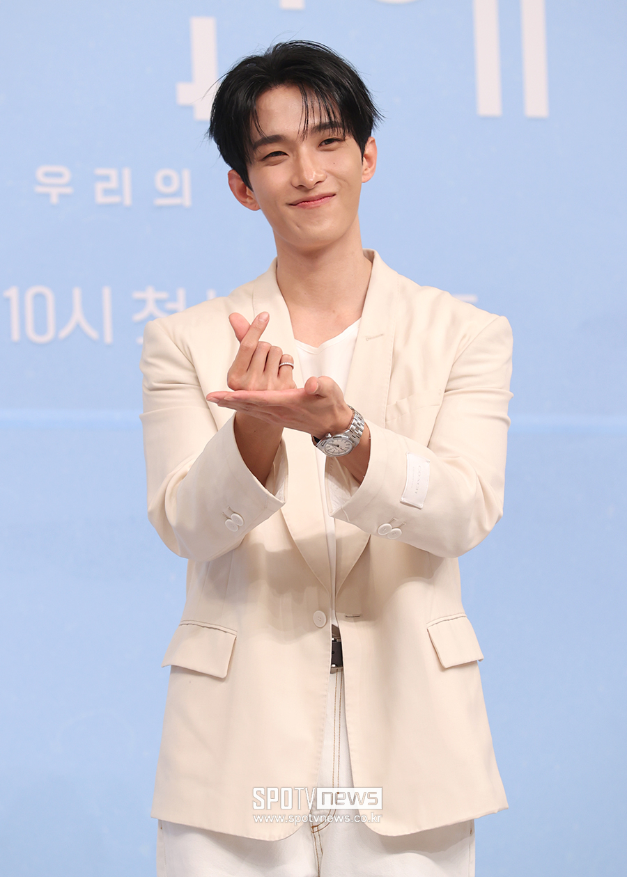 [포토S] 세븐틴 도겸, '겸손한 하트'