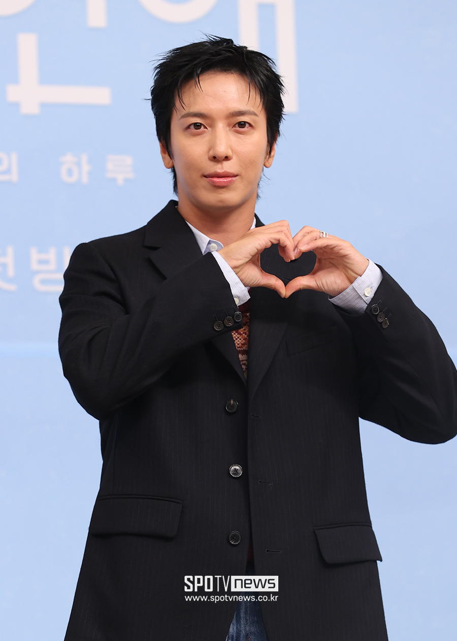 [포토S] 정용화, '하트 받으세요'