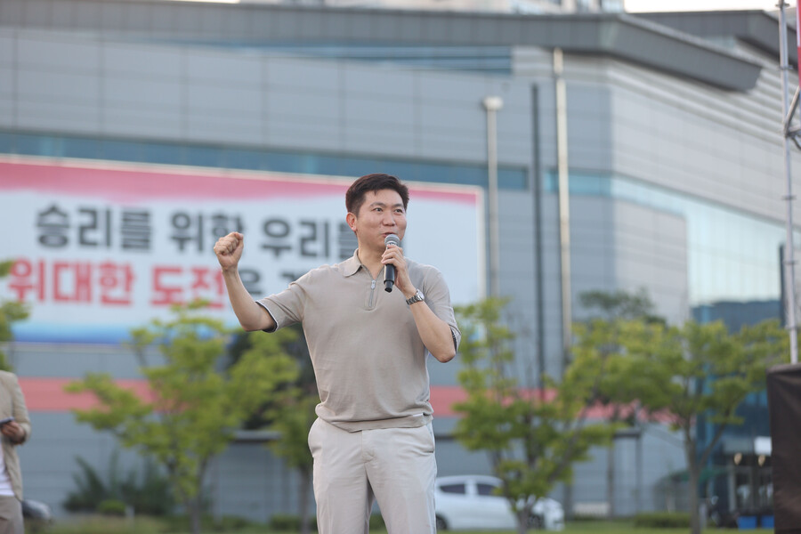 ▲ 대한체육회는 30일 2026 아이치-나고야 아시안게임 D-50에 맞춰 충청북도 진천군의 진천국가대표선수촌에서 국가대표 선수들의 사기 진작과 화합을 위한 '치어업 스테이지(CheerUP Stage)' 행사를 열었다. 유승민 체육회장, 김택수 국가대표선수촌장, 이상현 선수단장 등이 선수들을 격려했다. ⓒ대한체육회