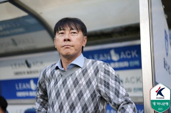韓 팬들 분노 샀던 그 결정…'신태용 깜짝 경질' 주도한 인도네시아 장관, UEFA 반대에도 FIFA 손들어줬다→'월드컵 민영화' 공개 지지