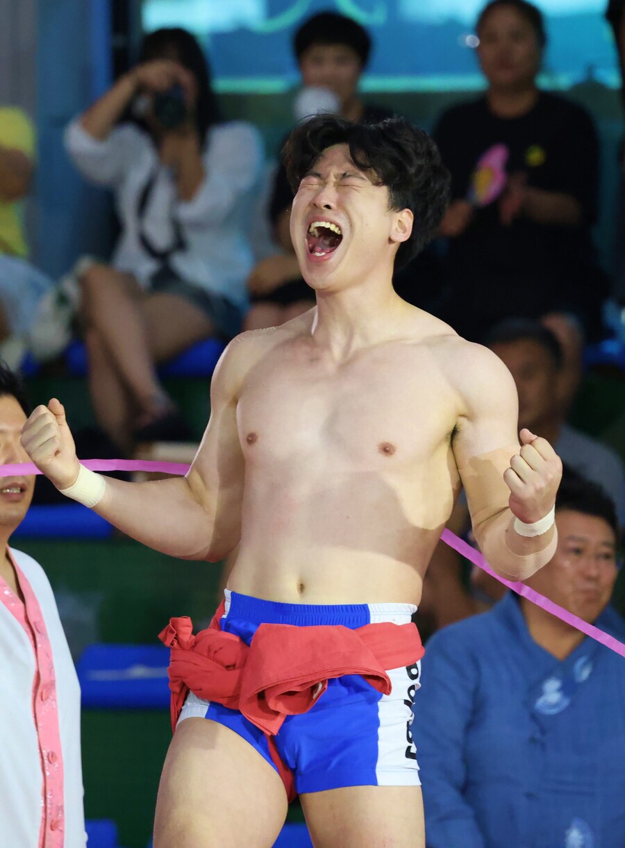 ▲ 정우현이 개인 통산 첫 소백장사에 오르는 기쁨을 누렸다. ⓒ대한씨름협회