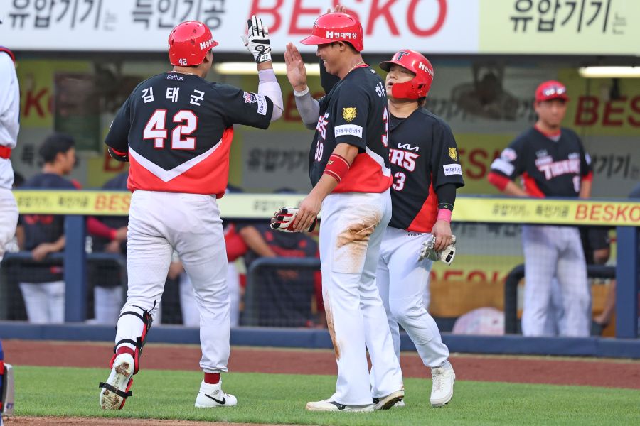 KIA, 삼성 MLB 32승 스타를 ‘1이닝 5득점’으로 두들긴 비결? 이범호, “공이 굉장히 좋다고 봤는데”
