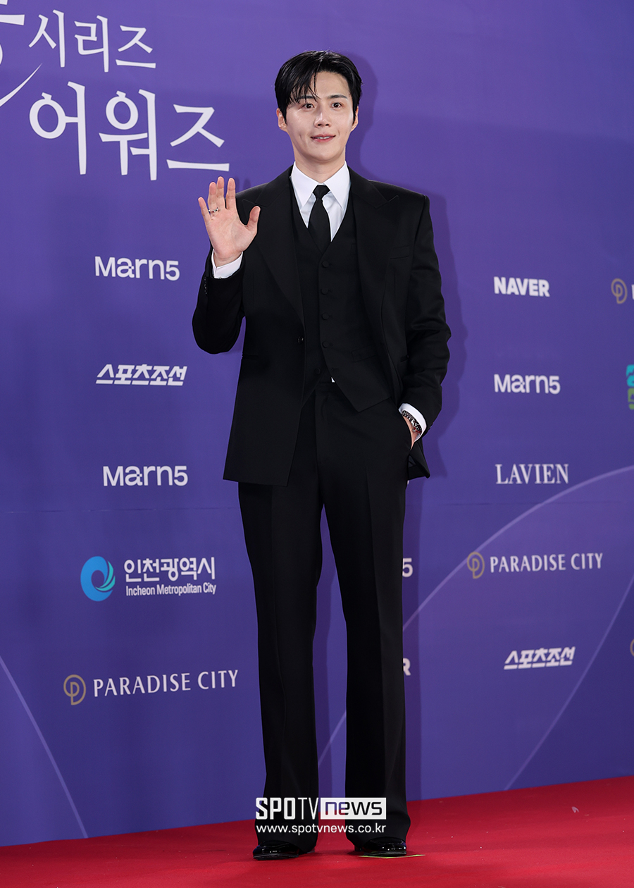 [포토S] 김선호, '완벽한 슈트핏'