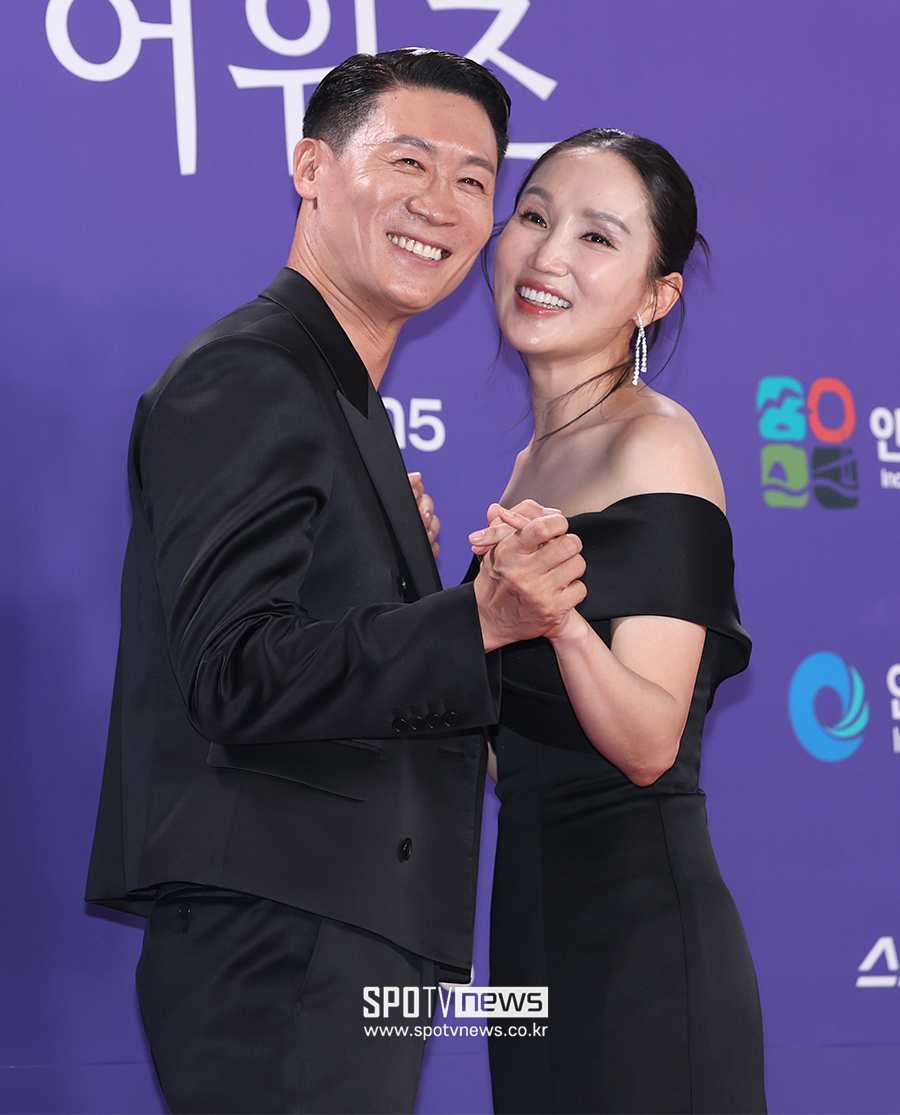 [포토S] 진선규-박보경 부부, '앙드레김 포즈'