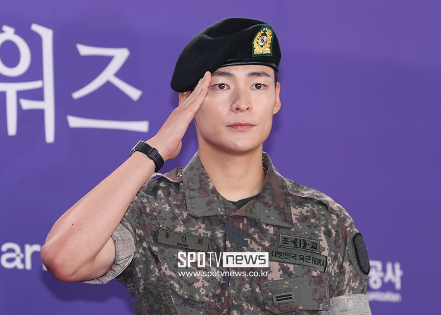 [포토S] 송건희, '충성!'