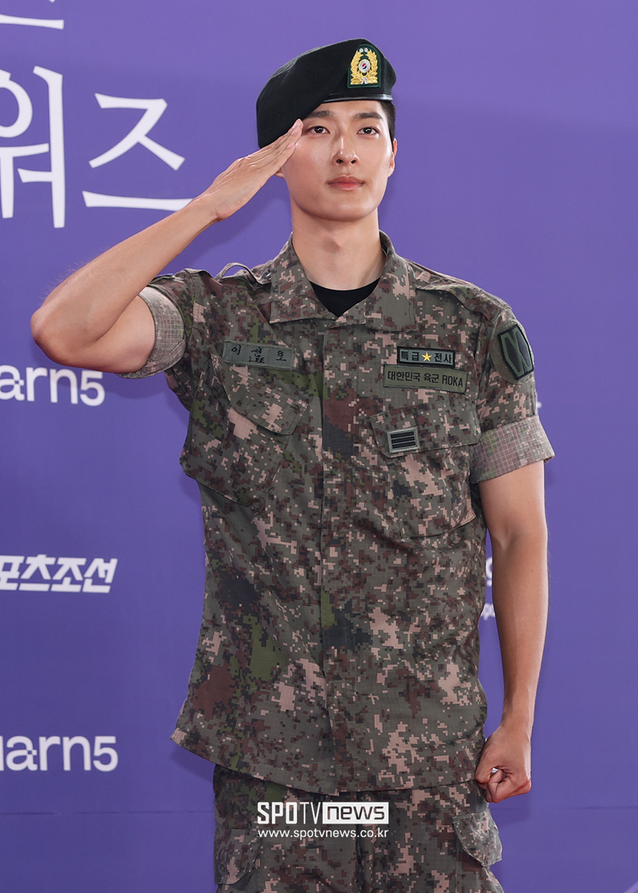 [포토S] 백선호, '군복 입고 시상식에'