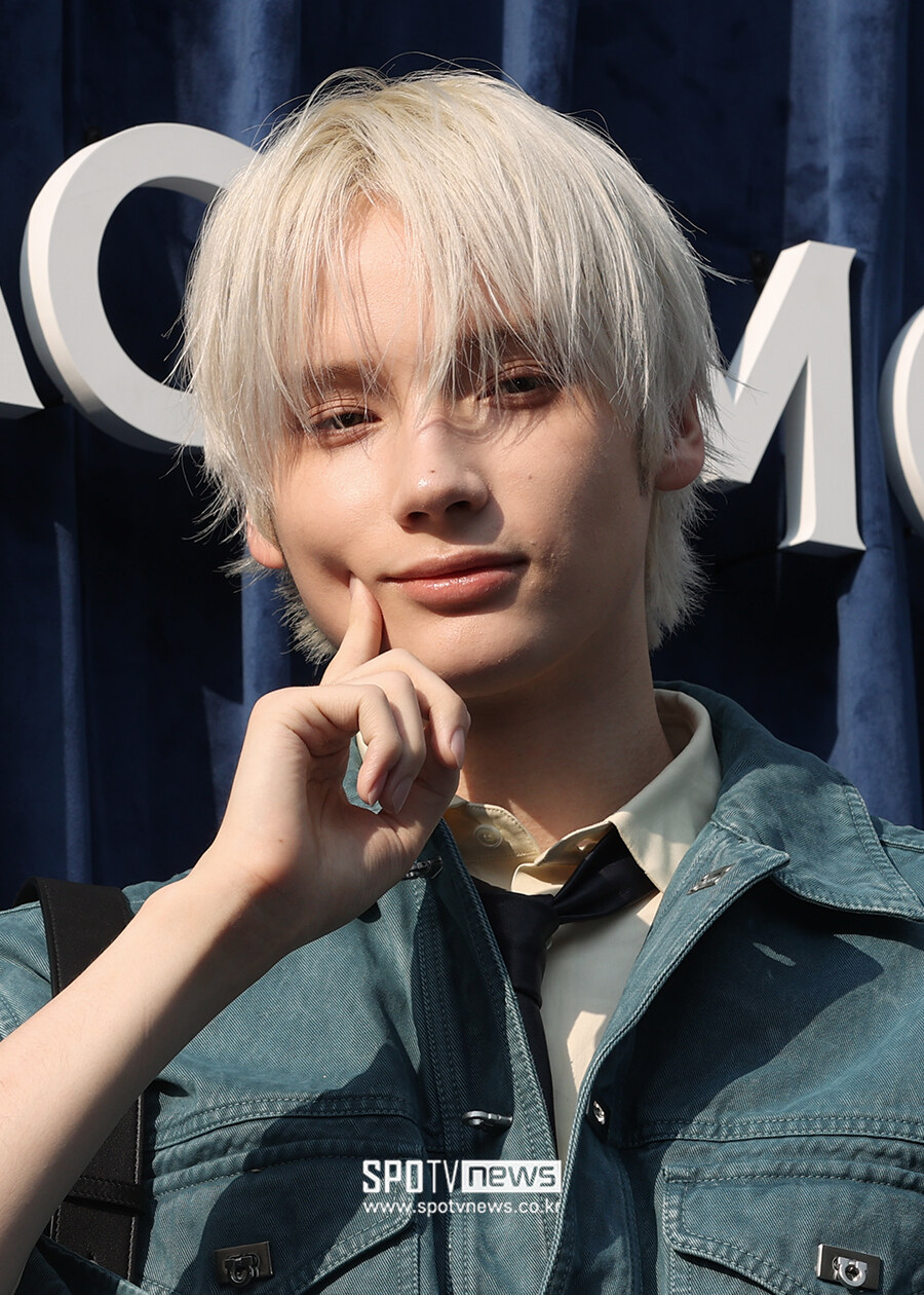 [포토S] 휴닝카이, '수줍게 볼 콕'