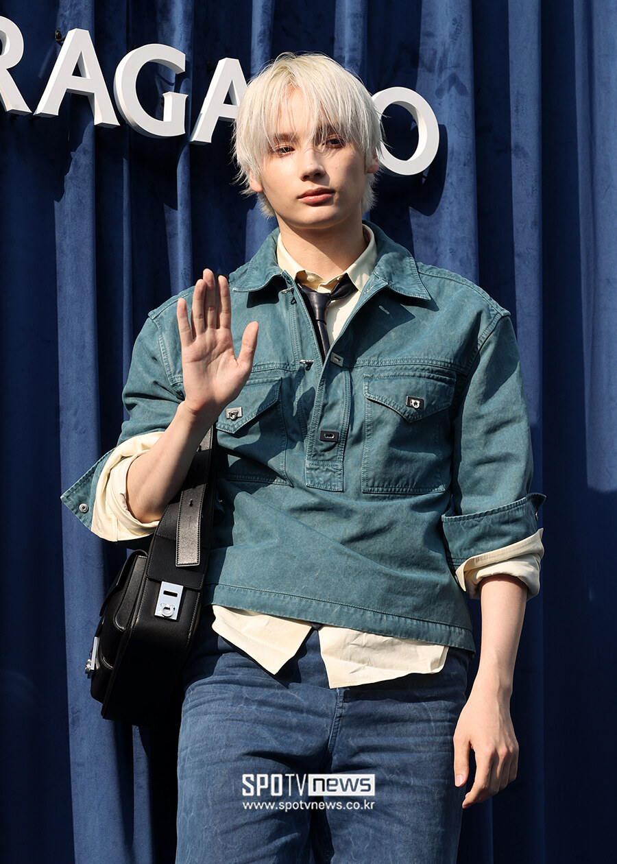 [포토S] 휴닝카이, '더워요'