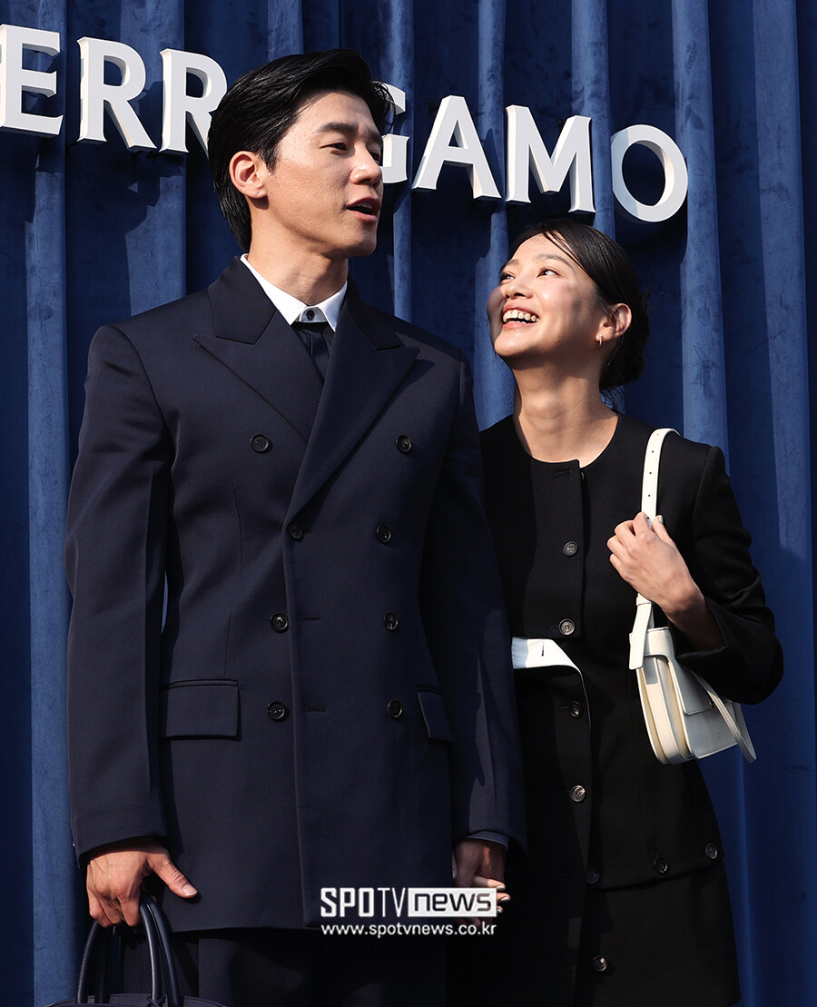 [포토S] 윤승아, '남편 김무열 바라보는 꿀 떨어지는 눈빛'
