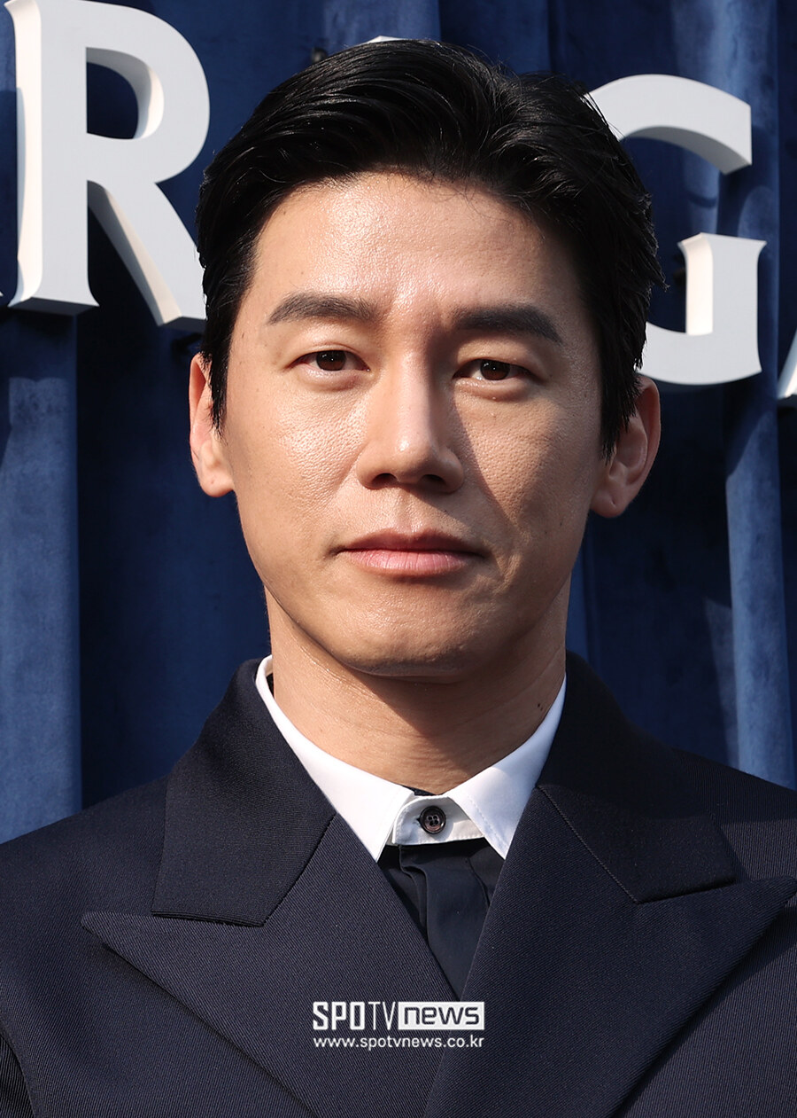 [포토S] 김무열, '참교육 받아야 할 거 같은 눈빛'