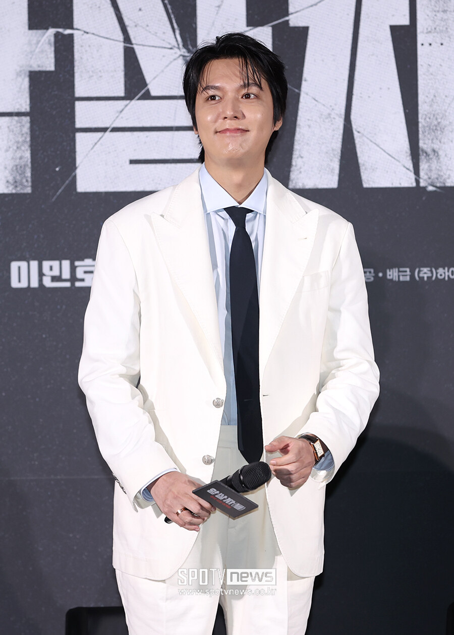 [포토S] 이민호, '눈부신 화이트 슈트'