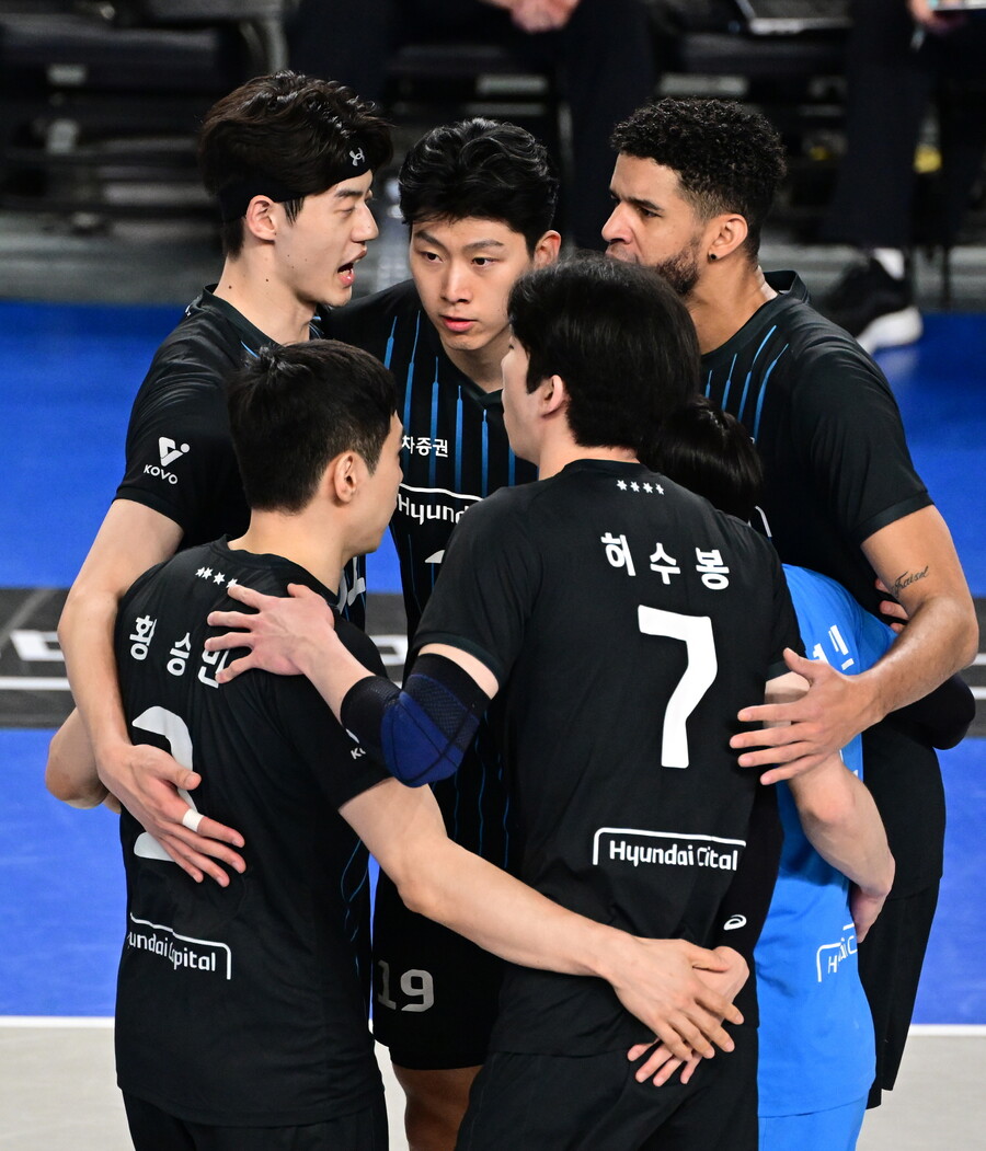 현대캐피탈 얼마나 더 강해지려고…중국·미국·일본 3개국 배구팀 초청해 훈련+연습경기 펼친다