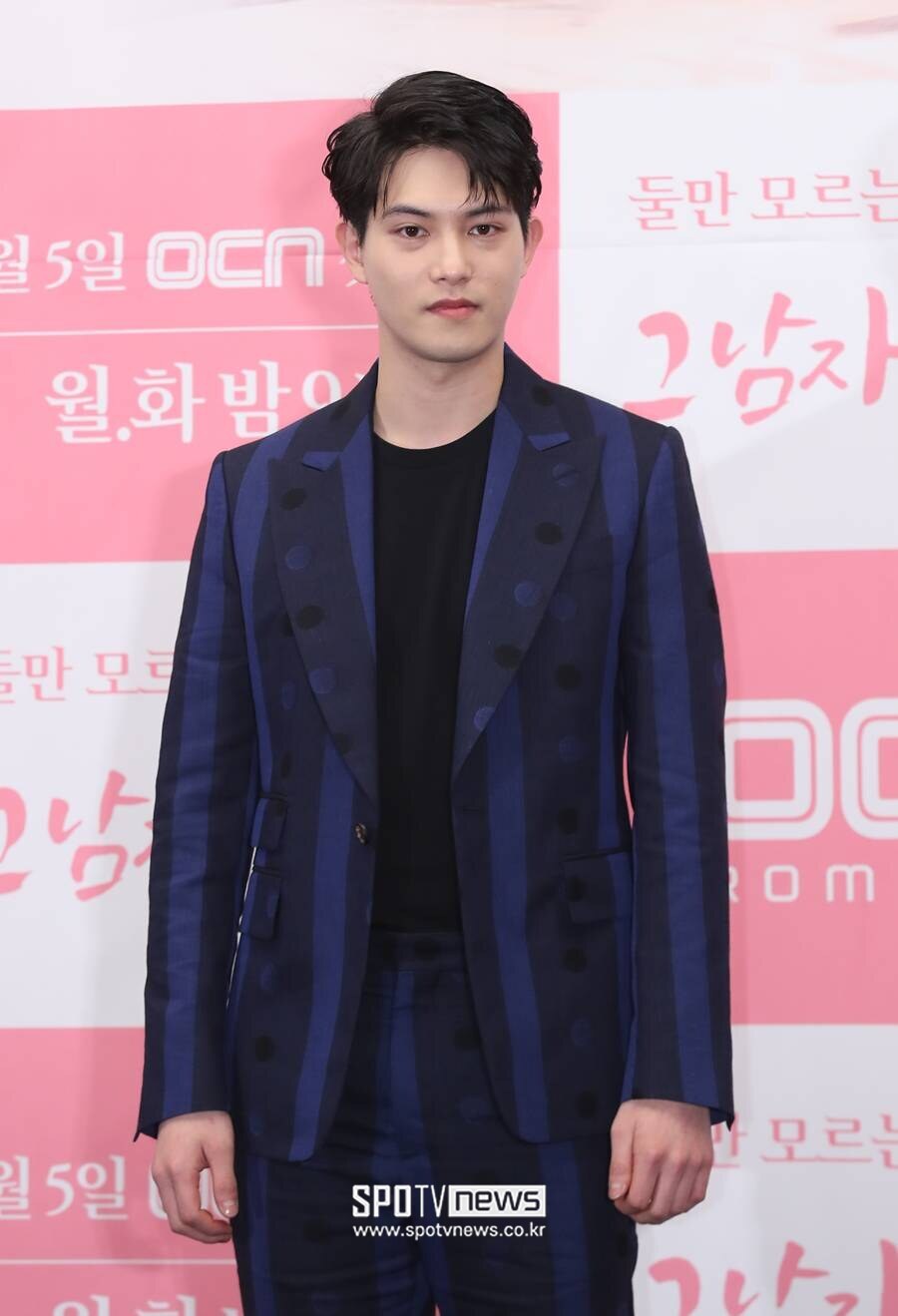 '정준영 단톡방 멤버' 이종현, 뜬금 이혼 고백…씨엔블루 멤버들에 사과까지