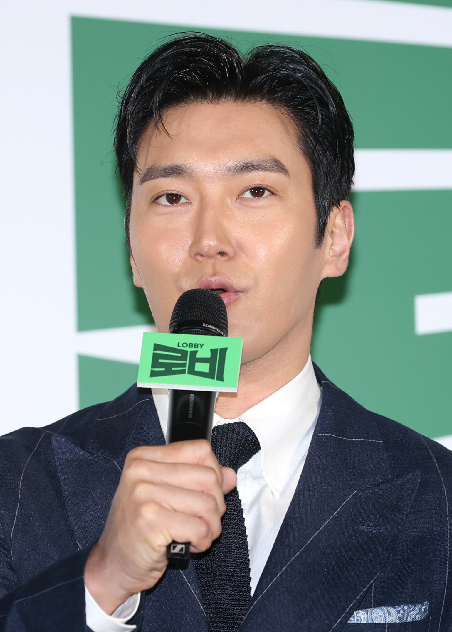 최시원, '거꾸로 태극기 논란' 김희철 감쌌다 "나이 먹고 사회적 책임감…예의 차려 말하다"