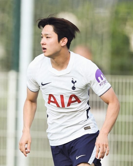 양민혁 '벨기에표 육성 맛집' 간다…"토트넘이 검증한 유망주 성장 코스 밟는 격" 19세 DF는 여기서 28경기 7골 '폭풍 성장'→코번트리 악몽 씻을 절호의 기회