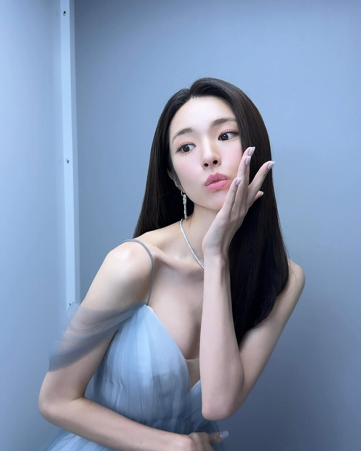 日 매체, 하영 '증조부 친일 논란'에 불편했나 "韓 연예계, 유명해지면 조상 파묘돼"