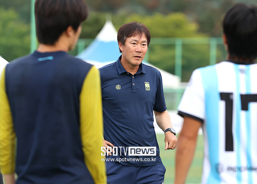 [포토S] 가톨릭관동대 김학철 감독, '멋진 경기 보여주자'