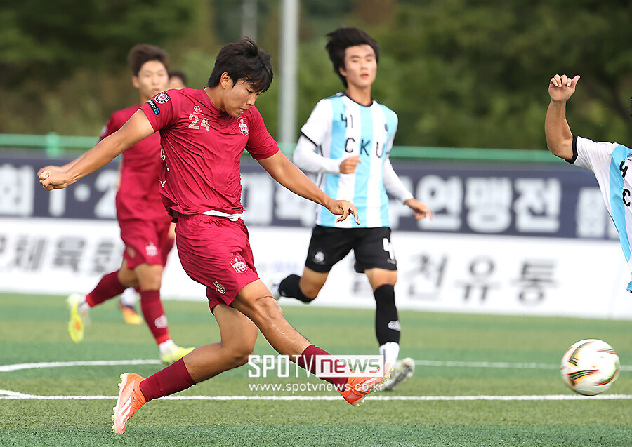 [포토S] 김천대 홍석호, '제발 들어가라!'