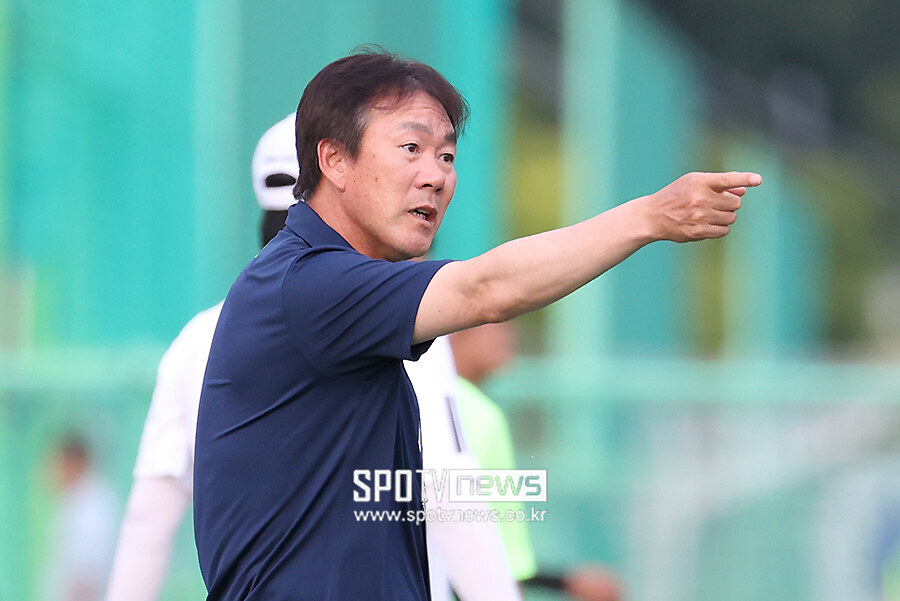 [포토S] 작전 지시하는 가톨릭관동대 김학철 감독