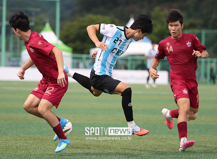 [포토S] 볼 놓치는 가톨릭관동대 최혁순