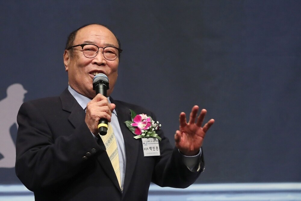 '韓 유일 4할 타자' 백인천 전 감독 별세 아니다 "병원 이송 중 미세하게 호흡 되찾아" KBO도 예의주시